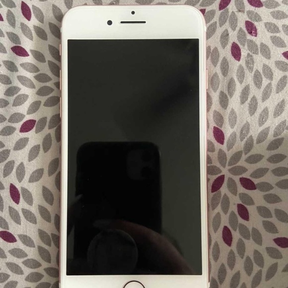 Gently Used IPhone 7 - Picture 2 of 5